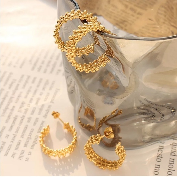 18k Gold Plated Medium Braided C-Shape Hoop Earrings - Picture 3 of 9
